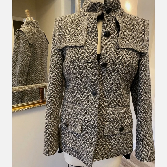 💕SOLD to Daina💕CHANEL Jacket Grey w/ CC Buttons - Picture 7 of 11